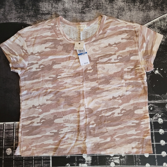 Ultra Flirt NY LA camo print t-shirt - Picture 1 of 2